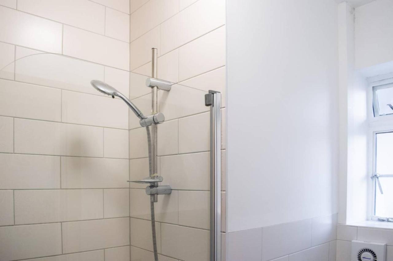 Beautifully Decorated Contemporary 2 Bedroom Flat London Kültér fotó